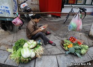 Vietnam-street-vendor-305.jpg